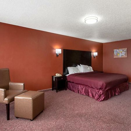 Econo Lodge Elko Downtown Area Bagian luar foto