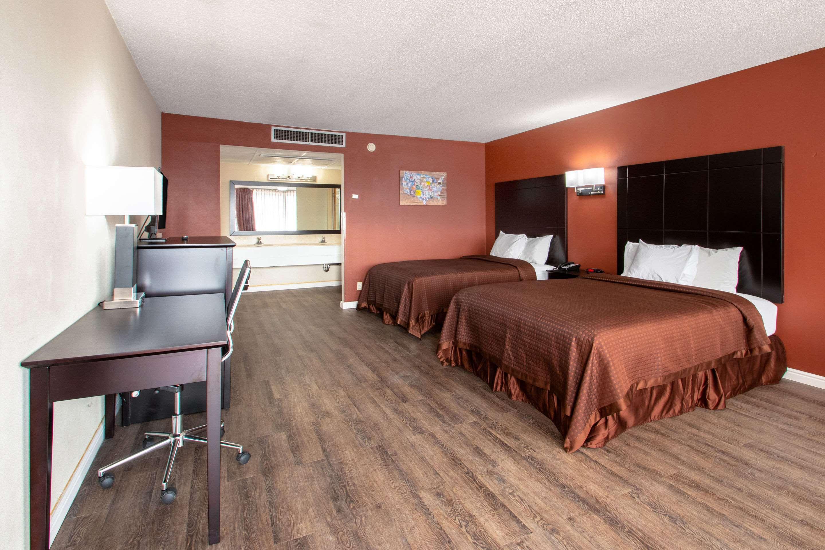 Econo Lodge Elko Downtown Area Bagian luar foto