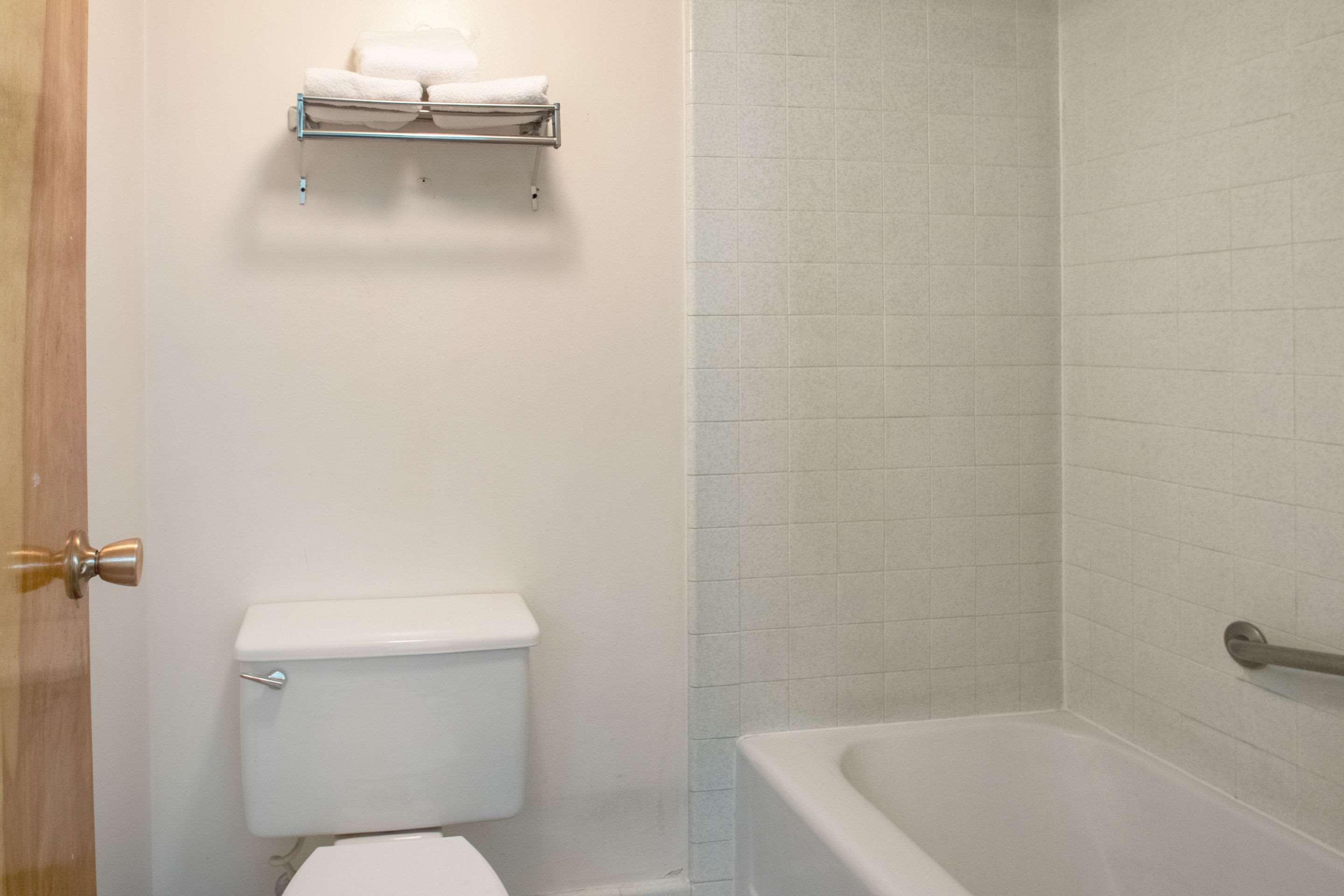 Econo Lodge Elko Downtown Area Bagian luar foto
