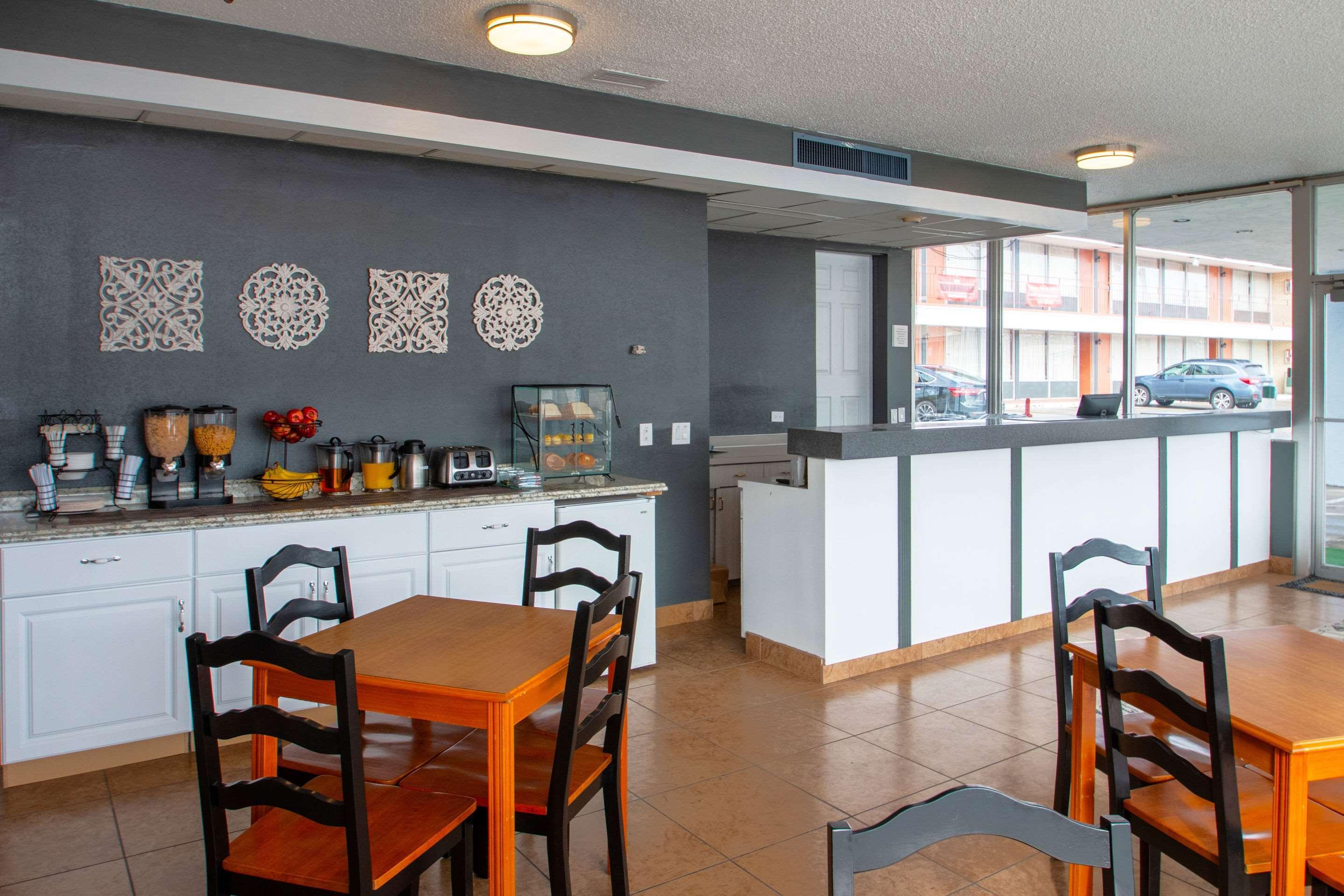 Econo Lodge Elko Downtown Area Bagian luar foto
