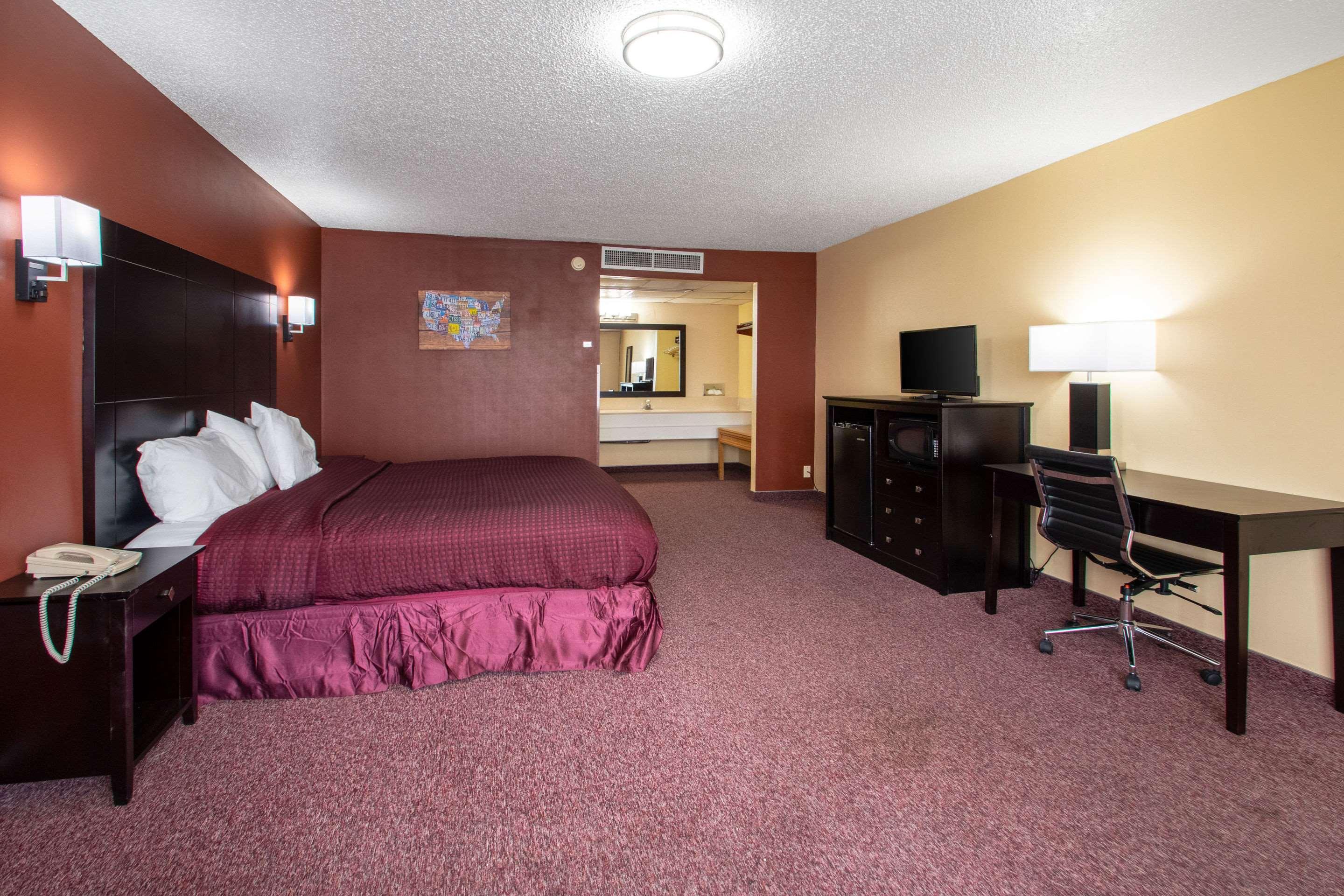 Econo Lodge Elko Downtown Area Bagian luar foto