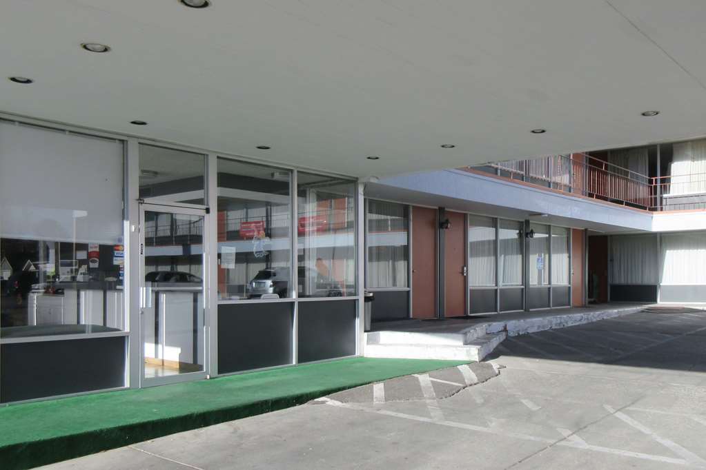 Econo Lodge Elko Downtown Area Bagian luar foto